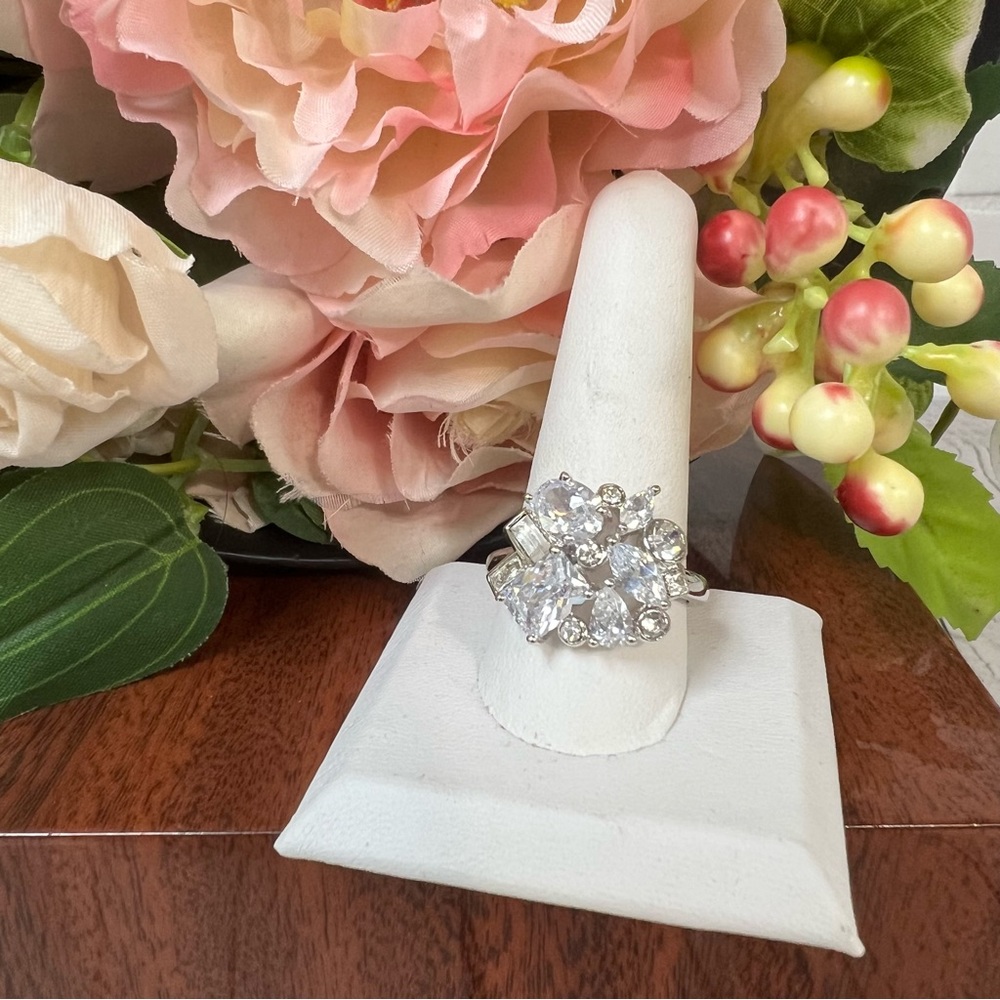 size 11 NVC NATALIYA V COLLISTER Clear Crystal Glass Silver Tone Ring cluster